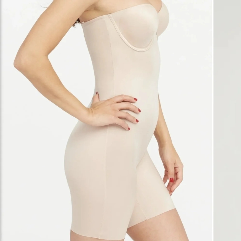 New Spanx Assets Women's Strapless Cupped Shorts Bodysuit Shapewear S